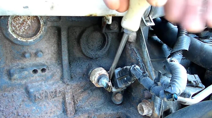 датчик положения коленвала снять разъём