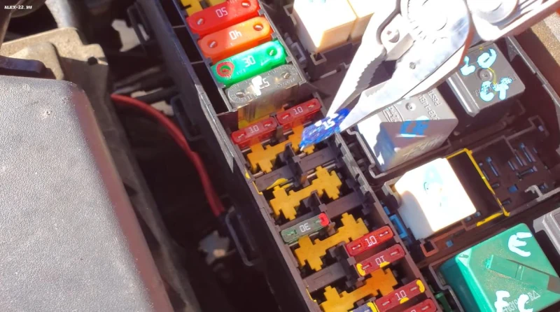 форд фокус 1 проверка предохранителя бензонасоса, ford focus 1 fuse fuel pump change