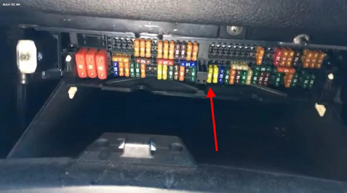 bmw e46 fuse fuel pump location, предохранитель топливного насоса жёлтый на 20 ампер