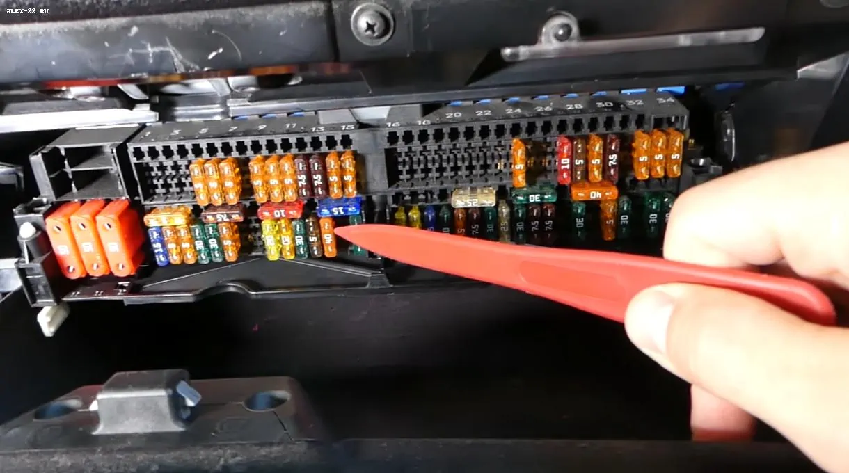 bmw e46 fuse blower location, предохранитель вентилятора печки на 40 ампер