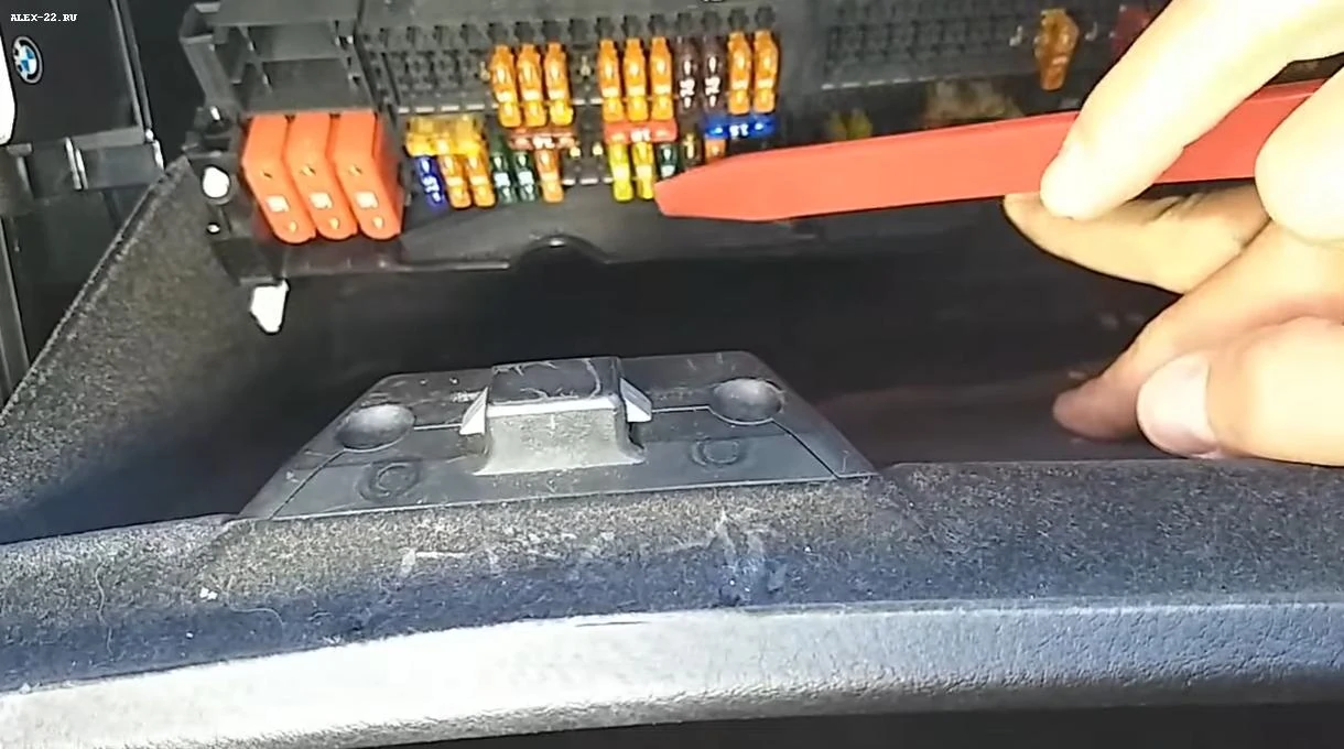 bmw e46 fuse cigarette lighter socket location, предохранитель розетки прикуривателя жёлтый на 20 ампер