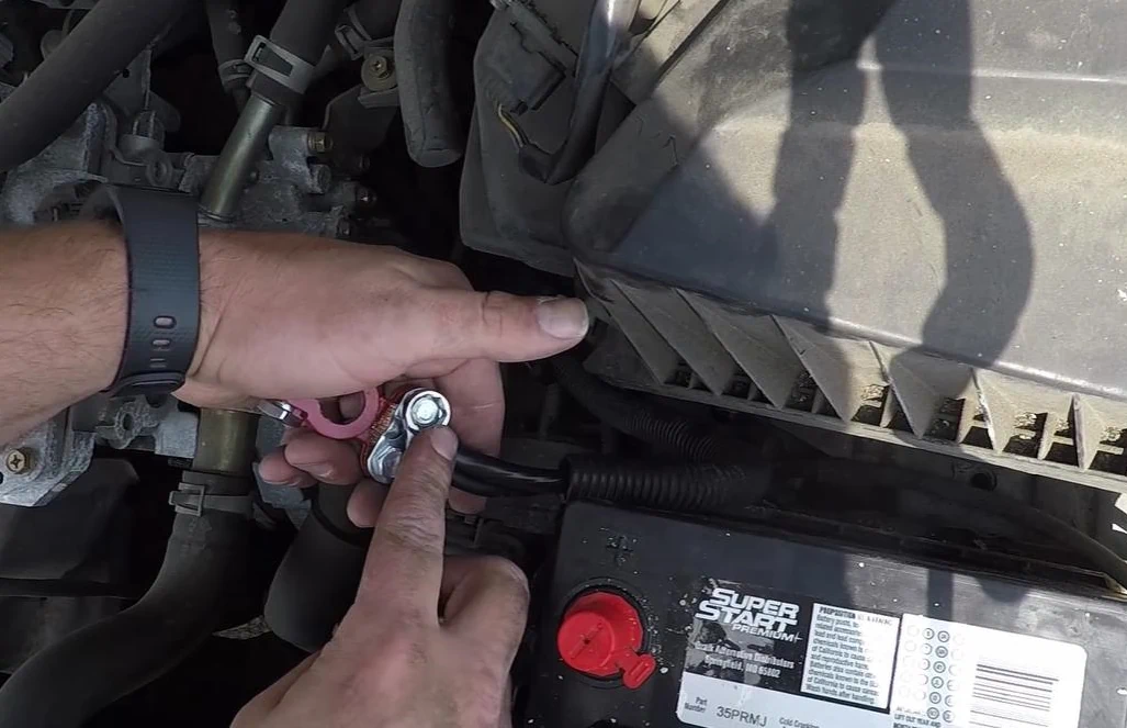 плюсовая клемма