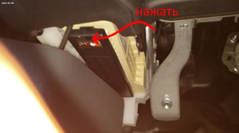 toyota camry70 foto fuse block room location, расположение блока предохранителей в салоне
