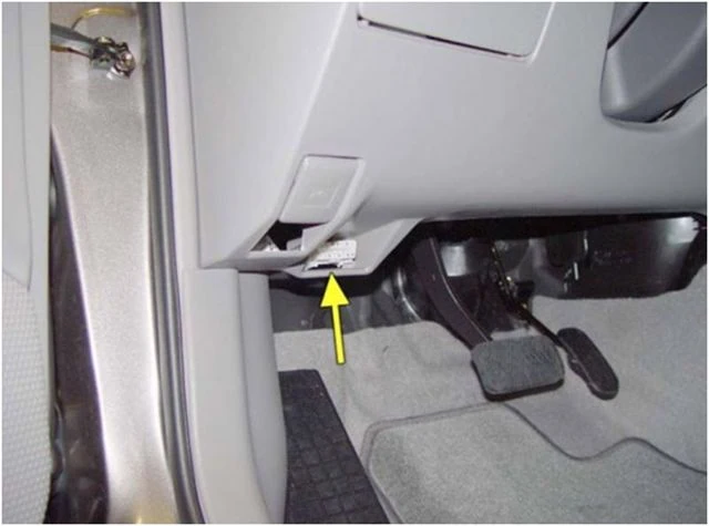 toyota corolla 120 разъём диагностики фото, алекс, рункс, obd connector location