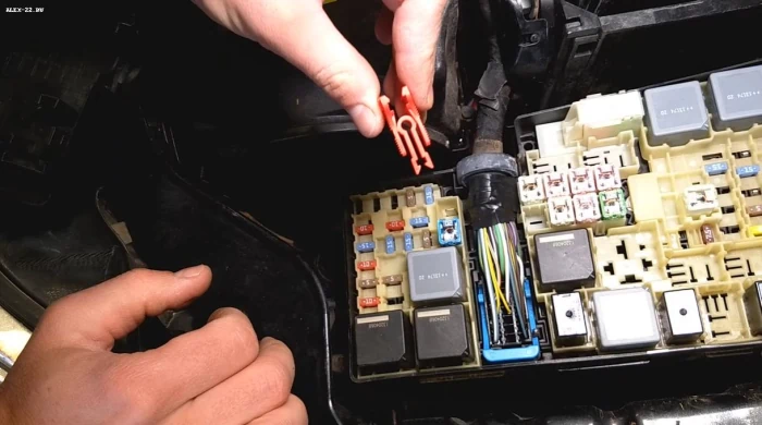 ford focus 3 fuse pulley how use, как пользоватся прищепкой-съёмником предохранителей