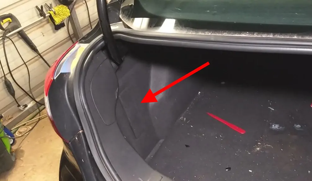 ford focus 3 блок предохранителей в багажнике