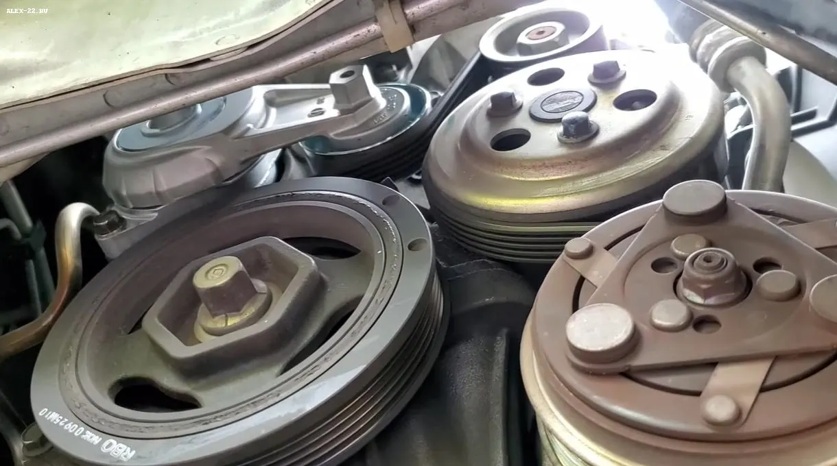 honda jazz crankshaft pulley and tensioner and a / c clutch pulley and water pump and alternator pulley, хонда джаз шкив коленвала натяжитель шкив муфты кондиционера и шкив генератора