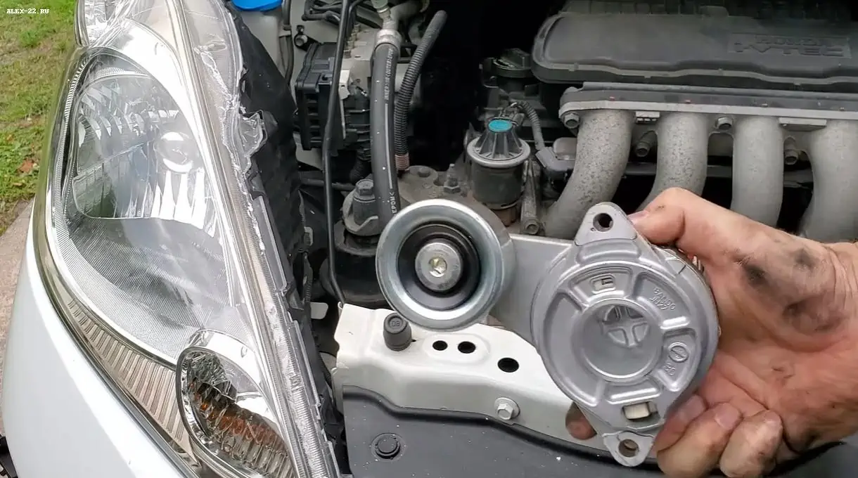 honda jazz pulley tensioner bolt, натяжитель ремня генератора