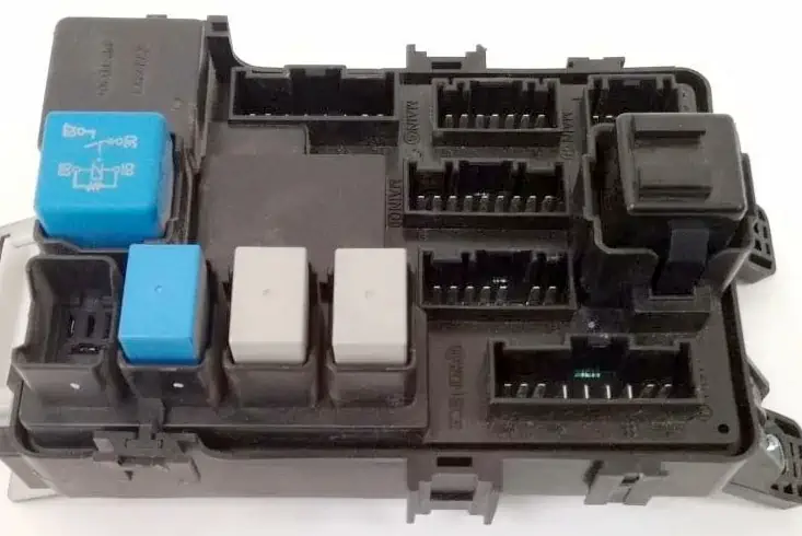 Киа Рио 1 поколения, где реле поворотов и сигнала
