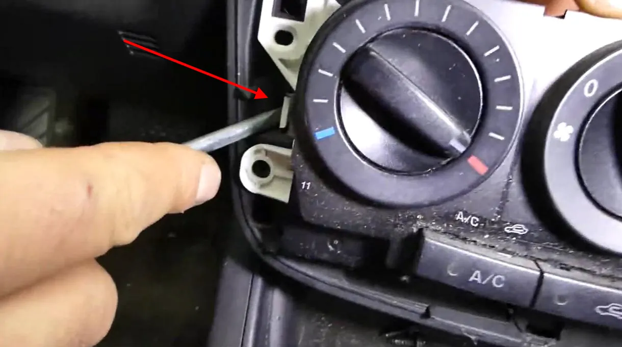 cx7 снимаем панель климат контроля