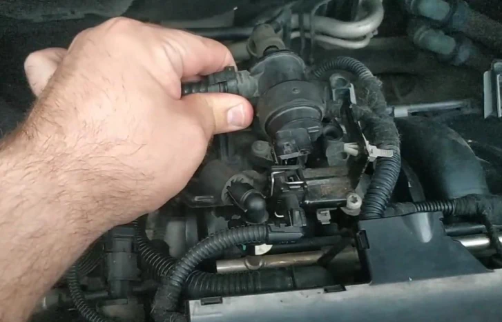 opel astra j как снять клапан evap