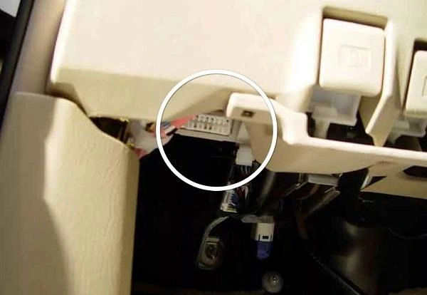 toyota prado 120 разъём диагностики