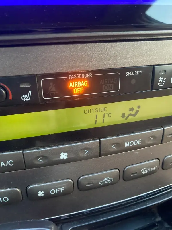 lexus passenger airbag off