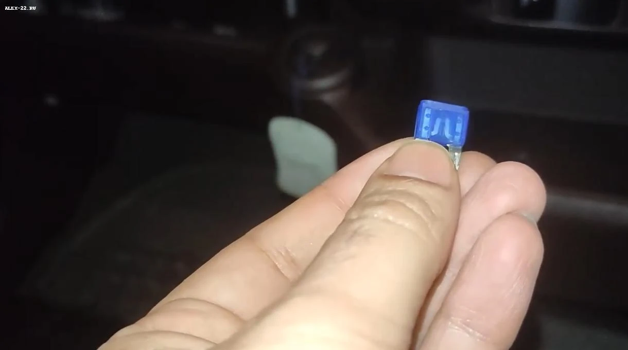 сгоревший предохранитель фото, blown fuse 15A